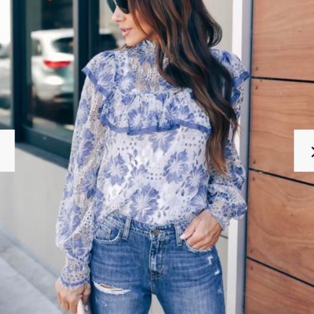 NWT’s Vici Blue Floral Ruffle Puff Sleeve Top size Small